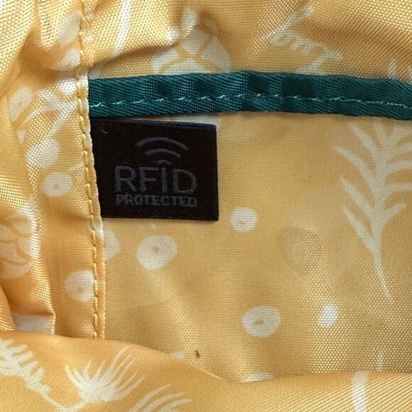 LUG Tip Toe Crossbody Green - Picture 7 of 7